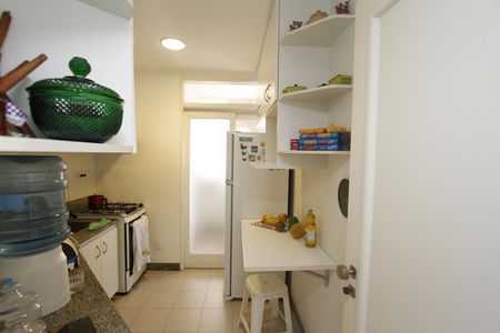 Apartamento à venda com 77m², 2 quartos e 3 vagasCozinha