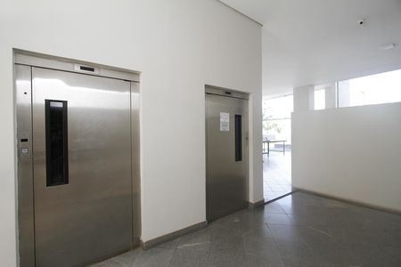 Apartamento à venda com 77m², 2 quartos e 3 vagaselevador