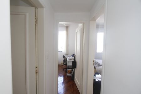 Apartamento à venda com 77m², 2 quartos e 3 vagasCorredor