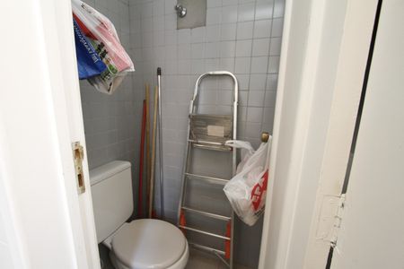 Apartamento à venda com 77m², 2 quartos e 3 vagasBanheiro de serviço
