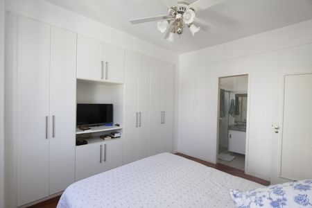 Apartamento à venda com 77m², 2 quartos e 3 vagasQuarto 2 - Suíte