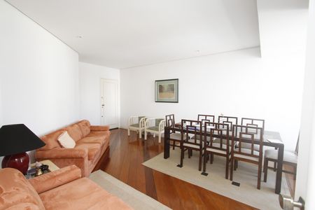 Apartamento à venda com 77m², 2 quartos e 3 vagasSala
