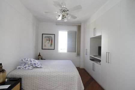 Apartamento à venda com 77m², 2 quartos e 3 vagasQuarto 2 - Suíte
