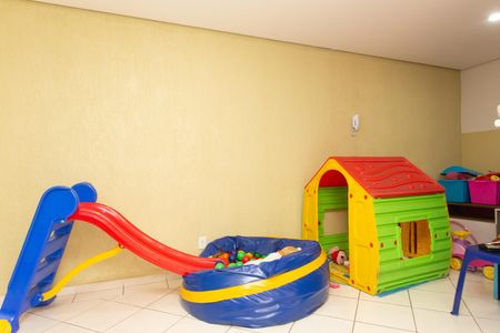 Apartamento para alugar com 49m², 2 quartos e 1 vaga Apartamento para alugar com 49m², 2 quartos e 1 vagaÁrea comum - Brinquedoteca