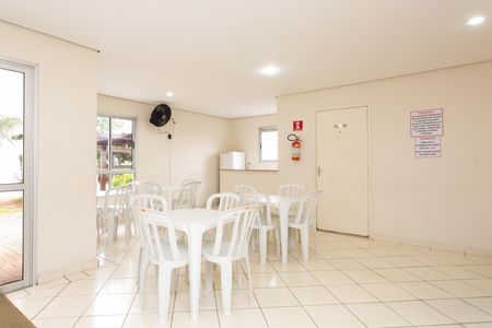 Apartamento para alugar com 49m², 2 quartos e 1 vaga Apartamento para alugar com 49m², 2 quartos e 1 vagaÁrea comum - Salão de Festas