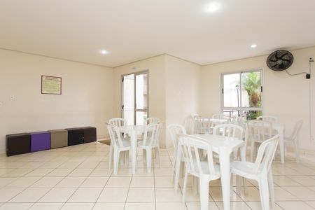 Apartamento para alugar com 49m², 2 quartos e 1 vaga Apartamento para alugar com 49m², 2 quartos e 1 vagaÁrea comum - Salão de Festas