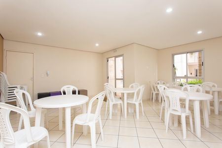 Apartamento para alugar com 49m², 2 quartos e 1 vaga Apartamento para alugar com 49m², 2 quartos e 1 vagaÁrea comum - Salão de Festas