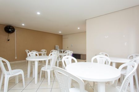 Apartamento para alugar com 49m², 2 quartos e 1 vaga Apartamento para alugar com 49m², 2 quartos e 1 vagaÁrea comum - Salão de Festas
