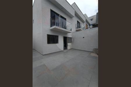 Casa à venda com 70m², 2 quartos e 3 vagas