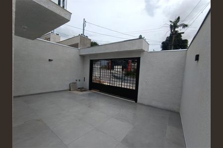 Casa à venda com 70m², 2 quartos e 3 vagas