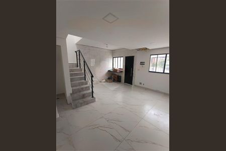 Casa à venda com 70m², 2 quartos e 3 vagas