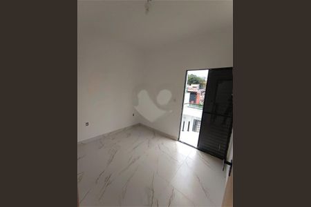 Casa à venda com 70m², 2 quartos e 3 vagas
