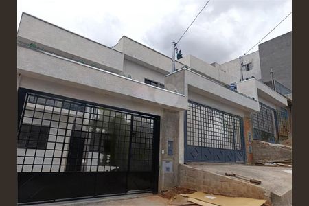 Casa à venda com 70m², 2 quartos e 3 vagas