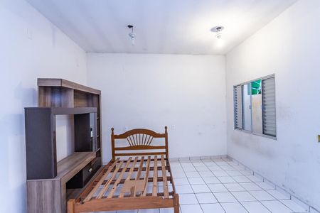 Quarto e cozinha de casa para alugar com 1 quarto, 140m² em Jardim Santa Lucrecia, São Paulo