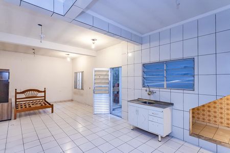 Quarto e cozinha de casa para alugar com 1 quarto, 140m² em Jardim Santa Lucrecia, São Paulo