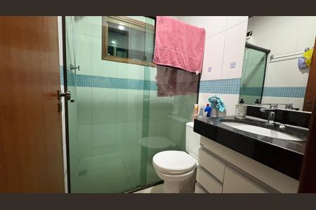 Banheiro de casa para alugar com 2 quartos, 44m² em Araguaia, Belo Horizonte