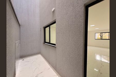 Casa à venda com 110m², 2 quartos e 2 vagas Casa à venda com 110m², 2 quartos e 2 vagasLavanderia