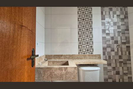 Casa à venda com 115m², 2 quartos e 4 vagas Casa à venda com 115m², 2 quartos e 4 vagasBanheiro da suíte 2