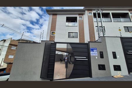 Casa à venda com 115m², 2 quartos e 4 vagas Casa à venda com 115m², 2 quartos e 4 vagasFachada