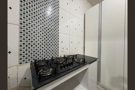 Cozinha de kitnet/studio para alugar com 1 quarto, 30m² em Vale Do Jatoba (Barreiro, Contagem