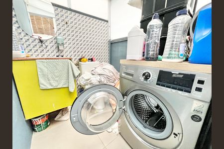 Casa de condomínio à venda com 100m², 2 quartos e 1 vaga Casa de condomínio à venda com 100m², 2 quartos e 1 vagaBanheiro de serviço