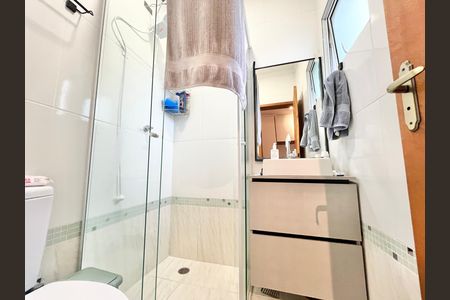 Casa de condomínio à venda com 100m², 2 quartos e 1 vaga Casa de condomínio à venda com 100m², 2 quartos e 1 vagaBanheiro da Suíte 1
