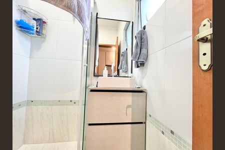 Casa de condomínio à venda com 100m², 2 quartos e 1 vaga Casa de condomínio à venda com 100m², 2 quartos e 1 vagaBanheiro da Suíte 1