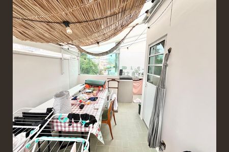 Casa de condomínio à venda com 100m², 2 quartos e 1 vaga Casa de condomínio à venda com 100m², 2 quartos e 1 vagaVaranda