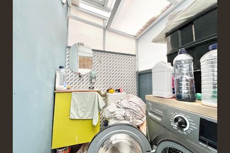 Casa de condomínio à venda com 100m², 2 quartos e 1 vaga Casa de condomínio à venda com 100m², 2 quartos e 1 vagaBanheiro de serviço