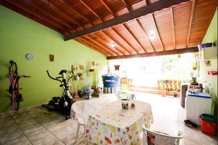 Casa à venda com 162m², 3 quartos e 1 vagaÁrea gourmet