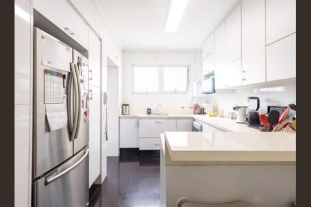 Cozinha de apartamento à venda com 3 quartos, 126m² em Itaim Bibi, São Paulo