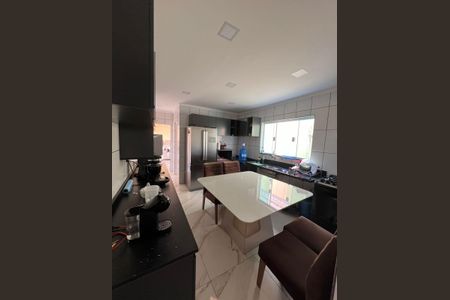 Cozinha de casa para alugar com 3 quartos, 192m² em Guaianases, São Paulo