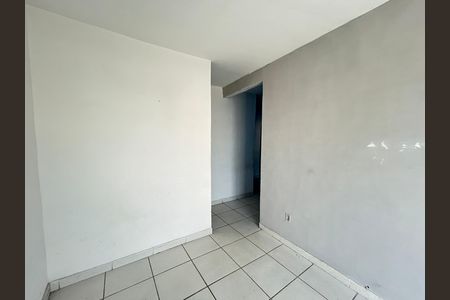 Sala de apartamento para alugar com 1 quarto, 48m² em Rocha Miranda, Rio de Janeiro