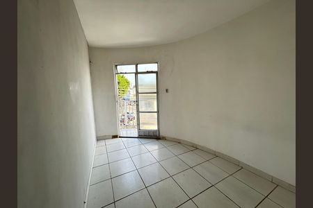 Sala de apartamento para alugar com 1 quarto, 48m² em Rocha Miranda, Rio de Janeiro