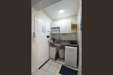 Cozinha de kitnet/studio para alugar com 0 quarto, 25m² em Cidade Ocian, Praia Grande