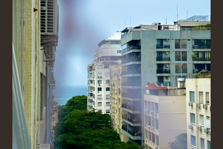 Sala - vista para o mar de apartamento à venda com 2 quartos, 65m² em Copacabana, Rio de Janeiro