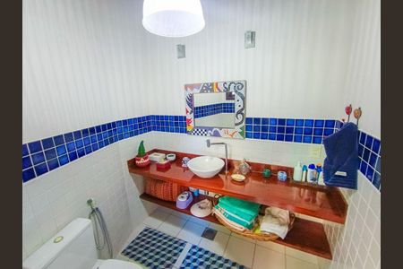 Casa à venda com 300m², 4 quartos e 2 vagas