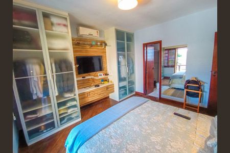 Casa à venda com 4 quartos, 300m² em Itacoatiara, Niterói