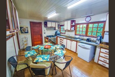 Casa à venda com 300m², 4 quartos e 2 vagas