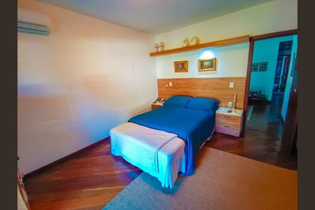 Casa à venda com 300m², 4 quartos e 2 vagas