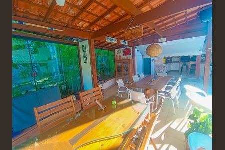 Casa à venda com 4 quartos, 300m² em Itacoatiara, Niterói