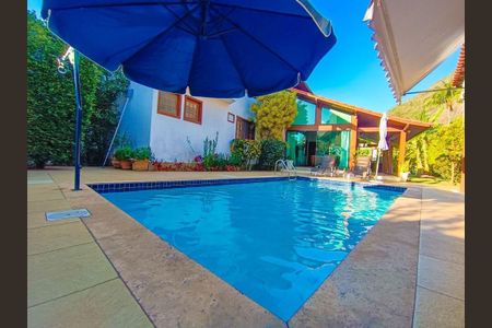 Casa à venda com 300m², 4 quartos e 2 vagas