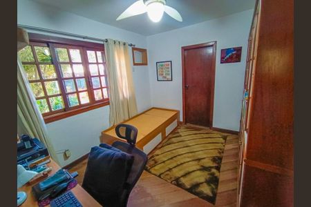 Casa à venda com 300m², 4 quartos e 2 vagas