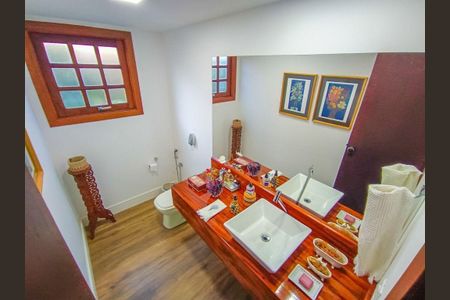 Casa à venda com 300m², 4 quartos e 2 vagas