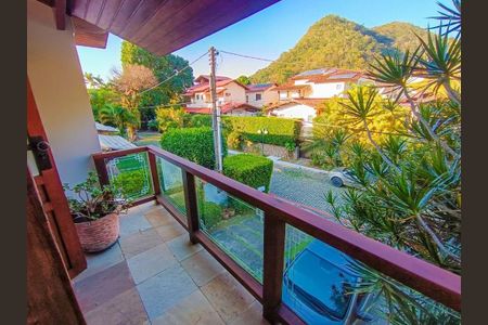 Casa à venda com 300m², 4 quartos e 2 vagas