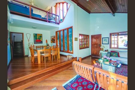 Casa à venda com 4 quartos, 300m² em Itacoatiara, Niterói