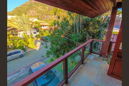 Casa à venda com 300m², 4 quartos e 2 vagas