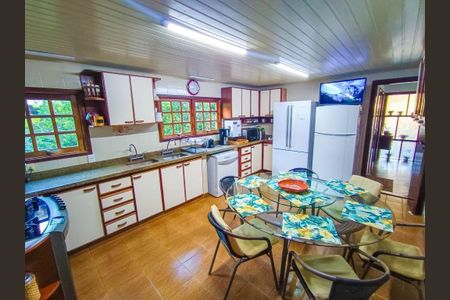 Casa à venda com 300m², 4 quartos e 2 vagas