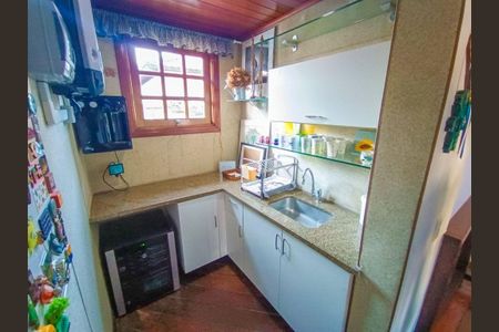 Casa à venda com 300m², 4 quartos e 2 vagas