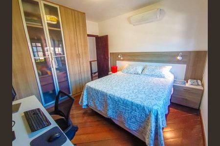 Casa à venda com 300m², 4 quartos e 2 vagas